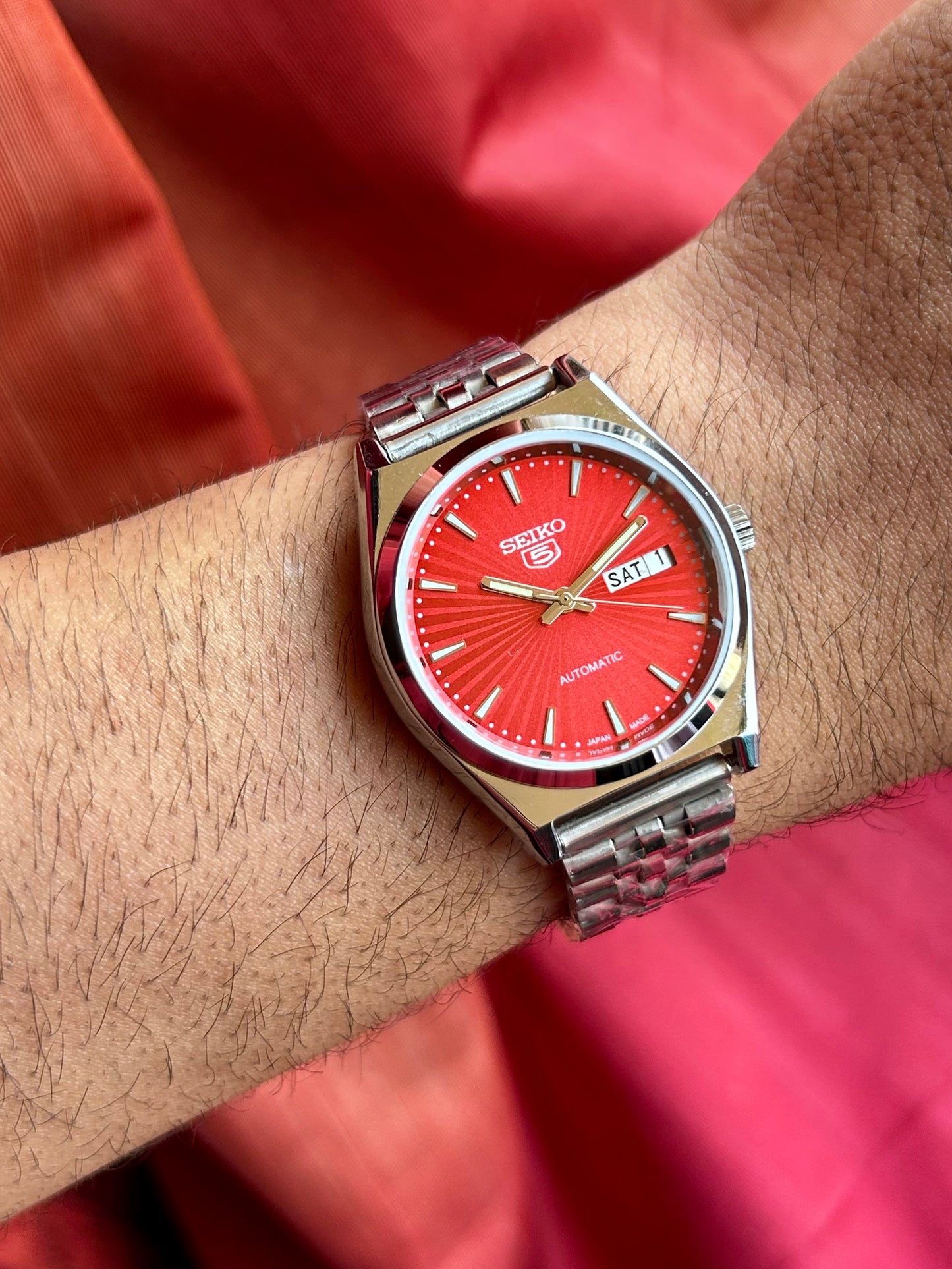 Seiko 5 Red Sunburst Automatic Mod