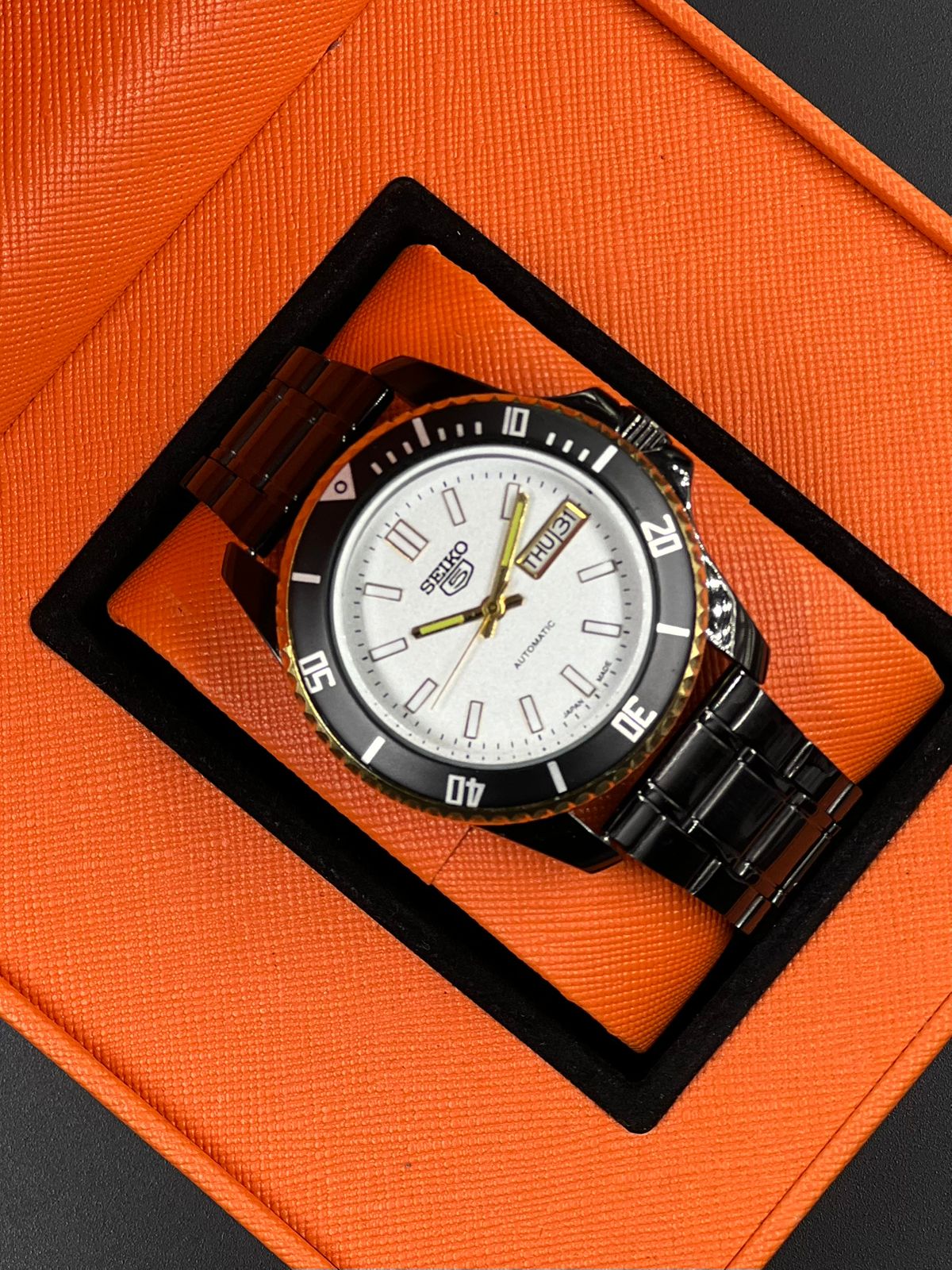 Seiko 5 Automatic Homage – Black & White Submarine