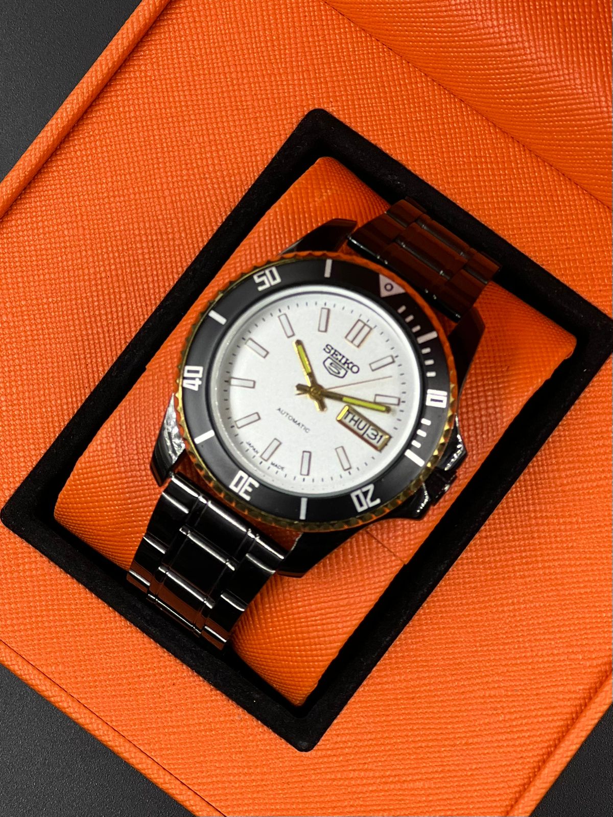 Seiko 5 Automatic Homage – Black & White Submarine