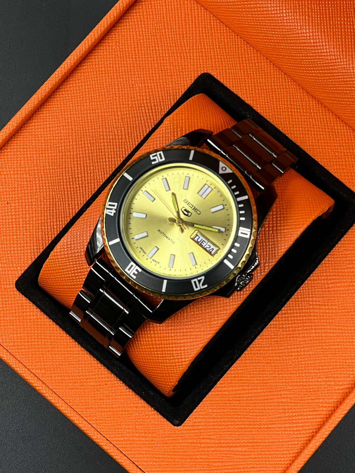 Seiko 5 Automatic Homage – Black & Gold Submarine