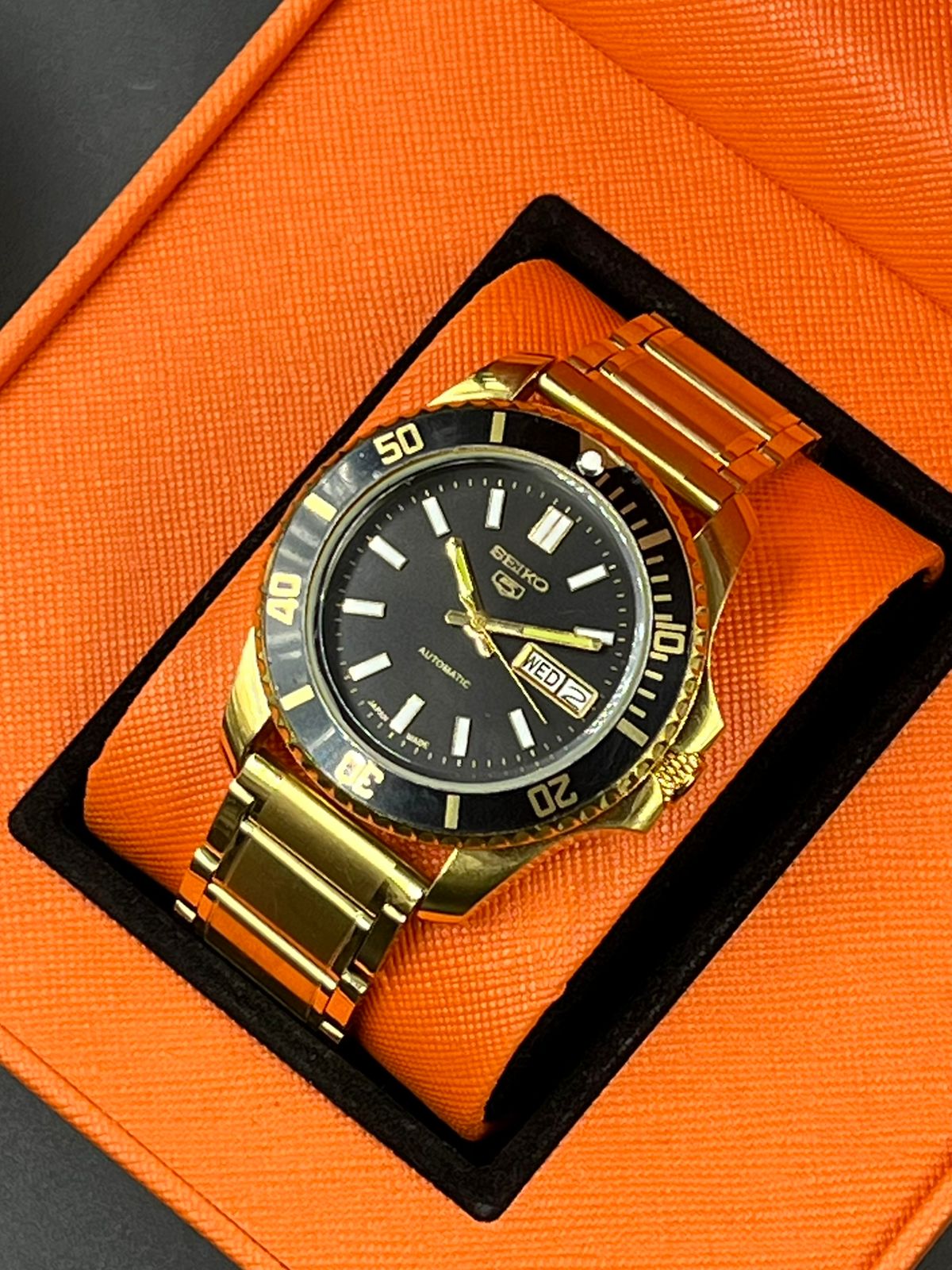 Seiko 5 Automatic Homage – Gold & Black Submarine