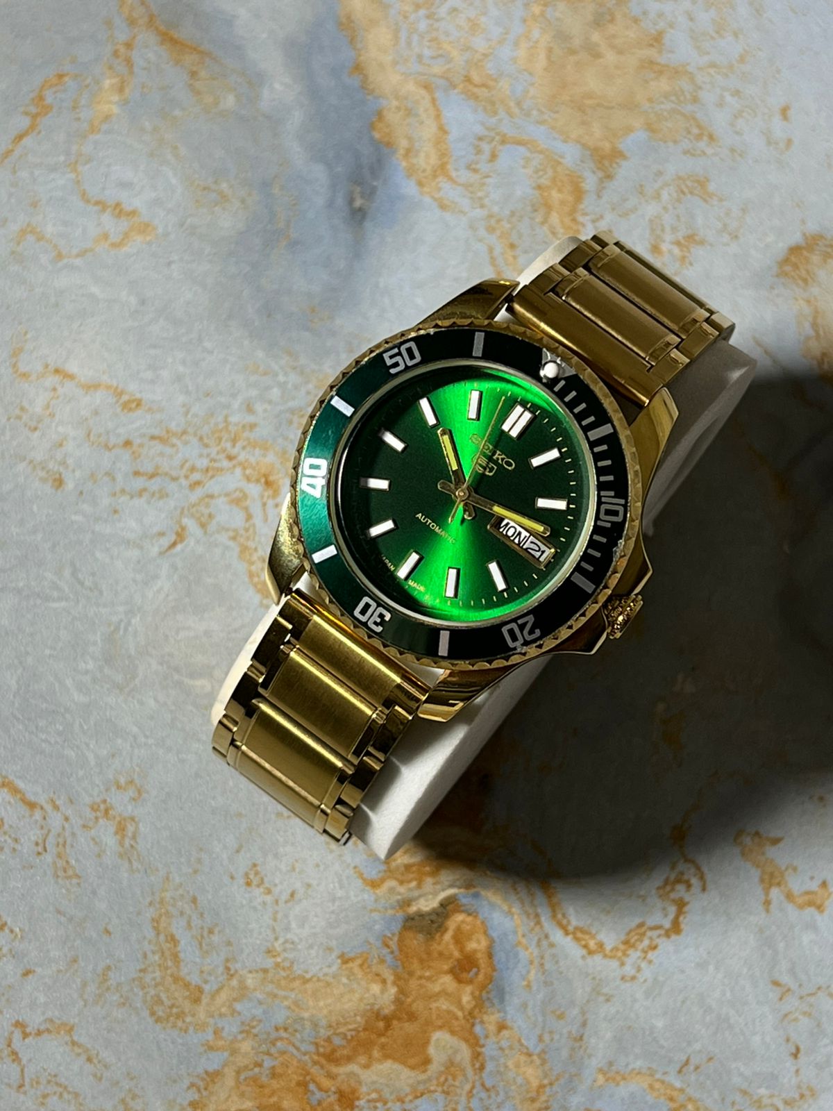 Seiko 5 Automatic Homage – Gold & Hulk Submarine